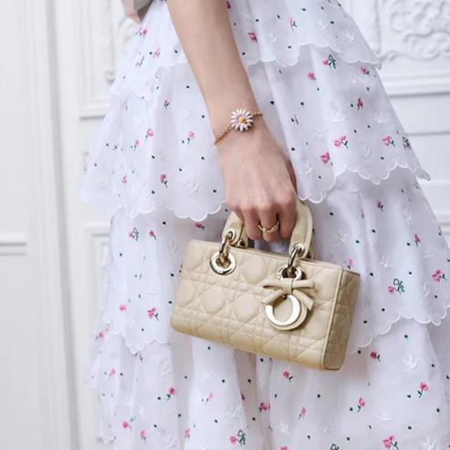 Bolso Dior Mini Lady D-Joy Piel de cordero Cannage en beige Trench